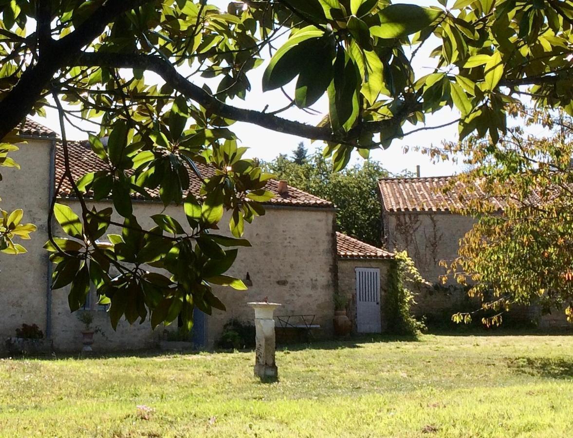 Logis De La Touche Bed & Breakfast Saint-Hilaire-des-Loges Exterior photo